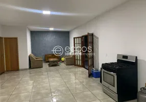 Foto 1 de Fazenda/Sítio com 3 Quartos à venda, 220m² em , Indianópolis