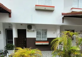 Foto 1 de Sobrado com 2 Quartos à venda, 90m² em Balneário Ipacaraí, Matinhos