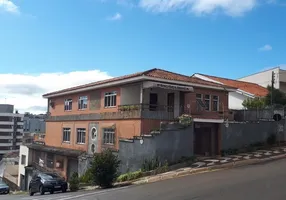 Foto 1 de Casa com 8 Quartos à venda, 369m² em Centro, Ponta Grossa
