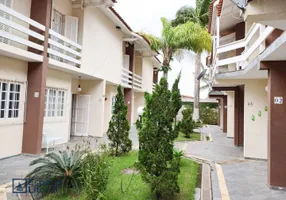 Foto 1 de Casa de Condomínio com 2 Quartos à venda, 77m² em Balneario Copacabana, Caraguatatuba