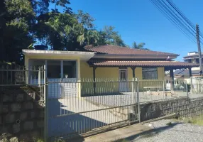 Foto 1 de Casa com 4 Quartos para alugar, 120m² em João Costa, Joinville