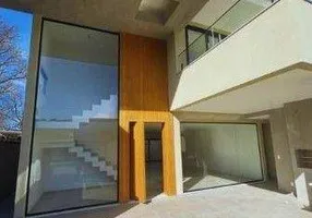 Foto 1 de Casa com 4 Quartos à venda, 340m² em Recreio Dos Bandeirantes, Rio de Janeiro