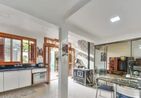 Foto 1 de Casa com 3 Quartos à venda, 200m² em Ipanema, Porto Alegre