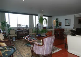 Foto 1 de Apartamento com 2 Quartos à venda, 240m² em Copacabana, Rio de Janeiro