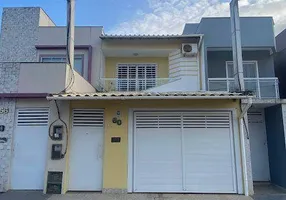Foto 1 de Casa de Condomínio com 3 Quartos à venda, 180m² em Verdes Mares, Macaé