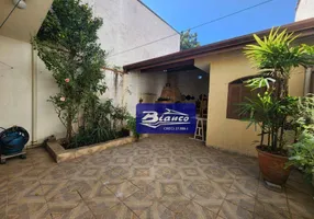 Foto 1 de Sobrado com 3 Quartos à venda, 220m² em Jardim Santa Mena, Guarulhos