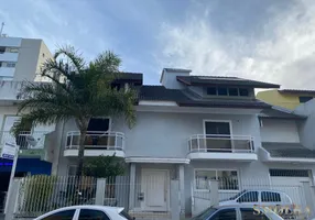 Foto 1 de Casa com 6 Quartos à venda, 500m² em Estreito, Florianópolis