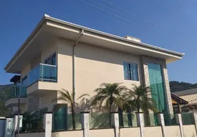 Foto 1 de Casa com 3 Quartos à venda, 250m² em Nova Esperanca, Balneário Camboriú