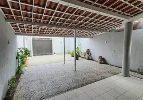 Foto 1 de Casa com 3 Quartos à venda, 200m² em Itapuã, Salvador