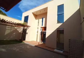 Foto 1 de Casa com 4 Quartos para venda ou aluguel, 385m² em Lagoa Redonda, Fortaleza
