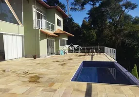 Foto 1 de Casa de Condomínio com 5 Quartos à venda, 315m² em Samambaia, Petrópolis