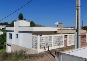 Foto 1 de Casa com 3 Quartos à venda, 170m² em Centro, Cruzília