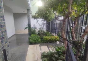 Foto 1 de Casa com 4 Quartos à venda, 350m² em Lourdes, Vitória