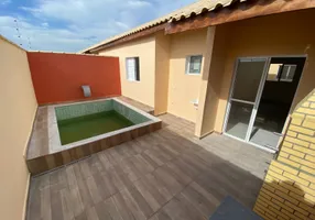 Foto 1 de Casa de Condomínio com 2 Quartos à venda, 54m² em Cibratel II, Itanhaém