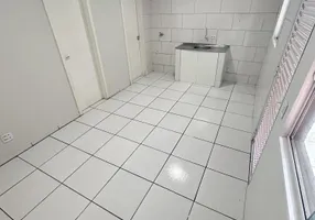 Foto 1 de Apartamento com 1 Quarto para alugar, 30m² em Campo Comprido, Curitiba
