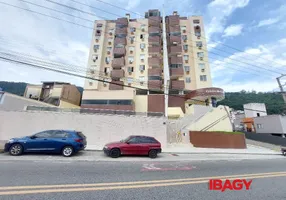 Foto 1 de Apartamento com 3 Quartos para alugar, 77m² em Costeira do Pirajubaé, Florianópolis