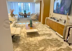 Foto 1 de Flat com 3 Quartos à venda, 180m² em Vila Nova Conceição, São Paulo