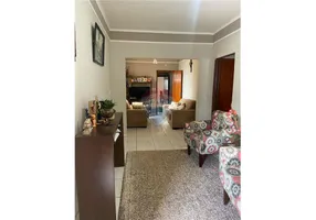 Foto 1 de Casa com 3 Quartos à venda, 162m² em Vila Lidia, Batatais