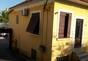 Foto 1 de Casa com 2 Quartos à venda, 220m² em Teresópolis, Porto Alegre