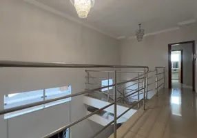 Foto 1 de Sobrado com 4 Quartos à venda, 250m² em Jardim Veneza, Uberlândia