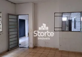 Foto 1 de Casa com 4 Quartos à venda, 250m² em Santa Mônica, Uberlândia