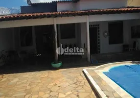 Foto 1 de Casa com 3 Quartos à venda, 218m² em Cidade Jardim, Uberlândia