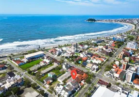 Foto 1 de Sobrado com 4 Quartos à venda, 244m² em Centro, Guaratuba