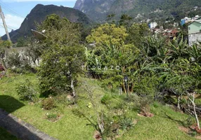 Foto 1 de Lote/Terreno à venda, 676m² em Barroso, Teresópolis