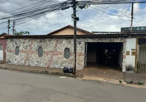 Foto 1 de Casa com 3 Quartos à venda, 194m² em Vila Canaa, Goiânia