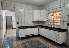 Foto 1 de Casa com 4 Quartos à venda, 150m² em Jardim Bom Clima, Guarulhos