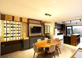 Foto 1 de Casa de Condomínio com 3 Quartos à venda, 241m² em Água Verde, Curitiba
