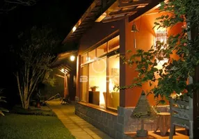 Foto 1 de Casa com 4 Quartos para venda ou aluguel, 400m² em Parque do Imbuí, Teresópolis