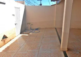 Foto 1 de Casa com 3 Quartos à venda, 200m² em Segismundo Pereira, Uberlândia