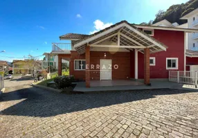 Foto 1 de Casa de Condomínio com 4 Quartos para alugar, 233m² em Tijuca, Teresópolis