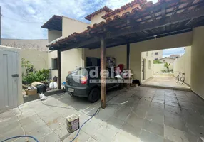 Foto 1 de Casa com 3 Quartos à venda, 205m² em Umuarama, Uberlândia