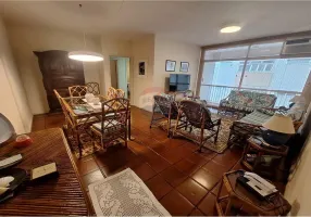 Foto 1 de Apartamento com 3 Quartos à venda, 105m² em Praia das Pitangueiras, Guarujá