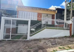 Foto 1 de Casa com 3 Quartos à venda, 230m² em Teresópolis, Porto Alegre