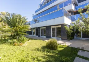 Foto 1 de Apartamento com 3 Quartos para alugar, 316m² em Vila Assunção, Porto Alegre