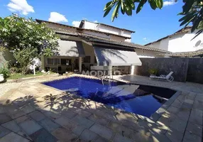 Foto 1 de Casa com 4 Quartos para alugar, 595m² em Cidade Jardim, Uberlândia