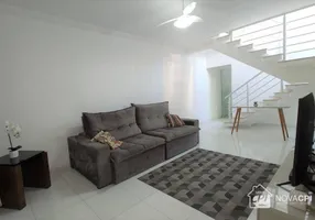 Foto 1 de Sobrado com 3 Quartos à venda, 135m² em Vila Guilhermina, Praia Grande