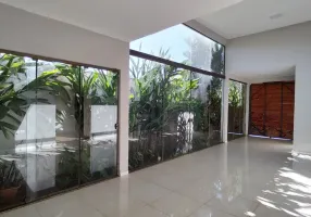 Foto 1 de Casa com 4 Quartos para alugar, 385m² em Colonial, Londrina