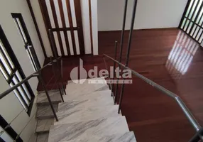 Foto 1 de Casa com 4 Quartos à venda, 300m² em Fundinho, Uberlândia