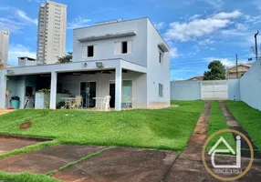 Foto 1 de Sobrado com 3 Quartos à venda, 99m² em Parque Residencial Alcântara , Londrina