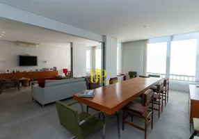 Foto 1 de Apartamento com 3 Quartos à venda, 230m² em Itaim Bibi, São Paulo