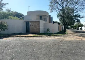 Foto 1 de Casa com 3 Quartos para alugar, 234m² em Cidade Jardim, Araraquara