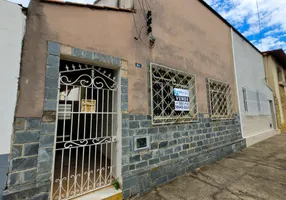 Foto 1 de Casa com 2 Quartos à venda, 195m² em Mariano Procópio, Juiz de Fora