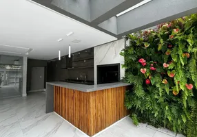 Foto 1 de Casa de Condomínio com 3 Quartos para alugar, 300m² em Recreio Dos Bandeirantes, Rio de Janeiro