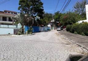 Foto 1 de Lote/Terreno à venda, 560m² em Baldeador, Niterói