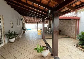 Foto 1 de Casa com 3 Quartos para venda ou aluguel, 397m² em Bosque da Saúde, Cuiabá