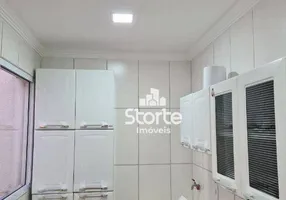 Foto 1 de Apartamento com 2 Quartos à venda, 46m² em Tubalina, Uberlândia
